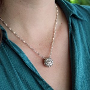 Collier oursin fermé