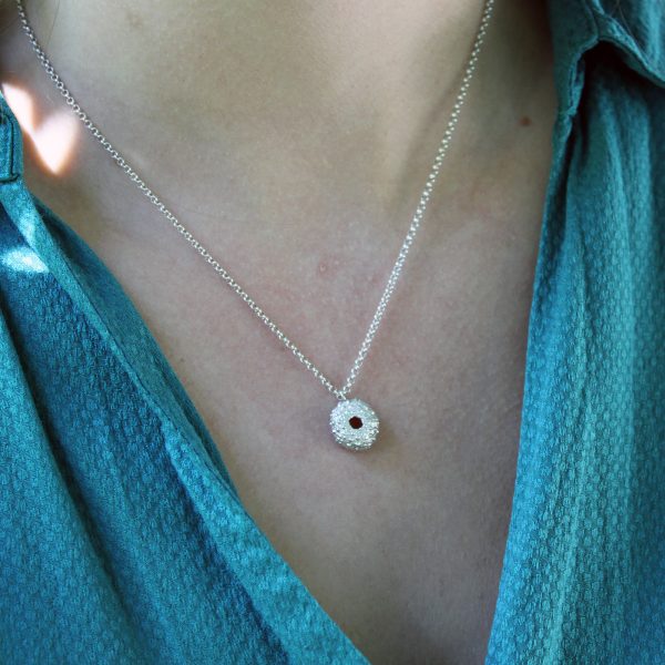 Collier petit oursin ovale – Image 6