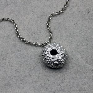 Collier petit oursin ovale