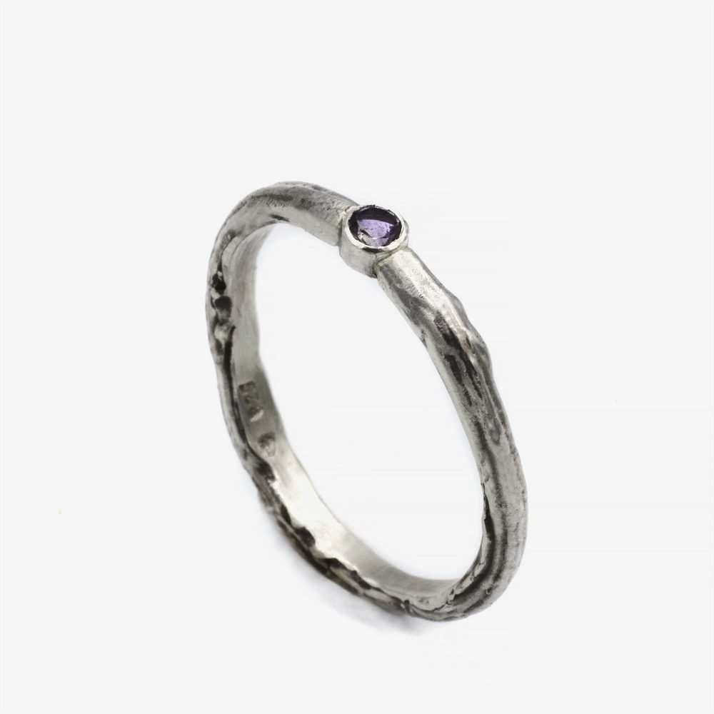 Branche de chêne sessile et spinelle violet, argent 925 recyclé