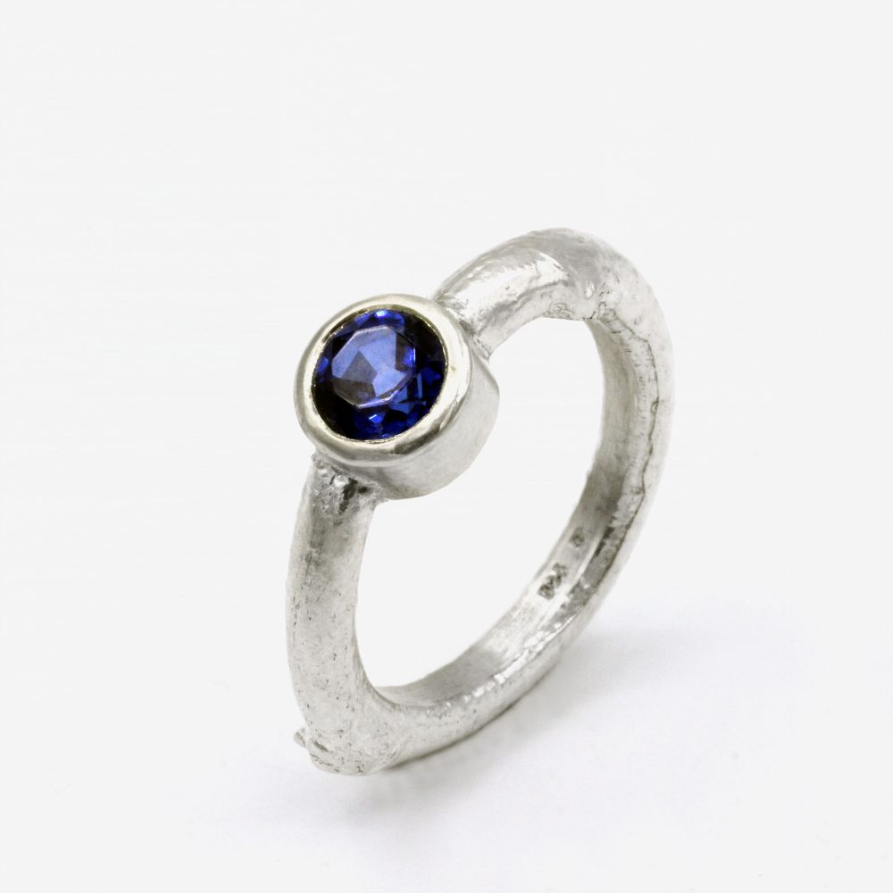 Branche de hêtre et saphir bleu de la cliente, argent 925 recyclé