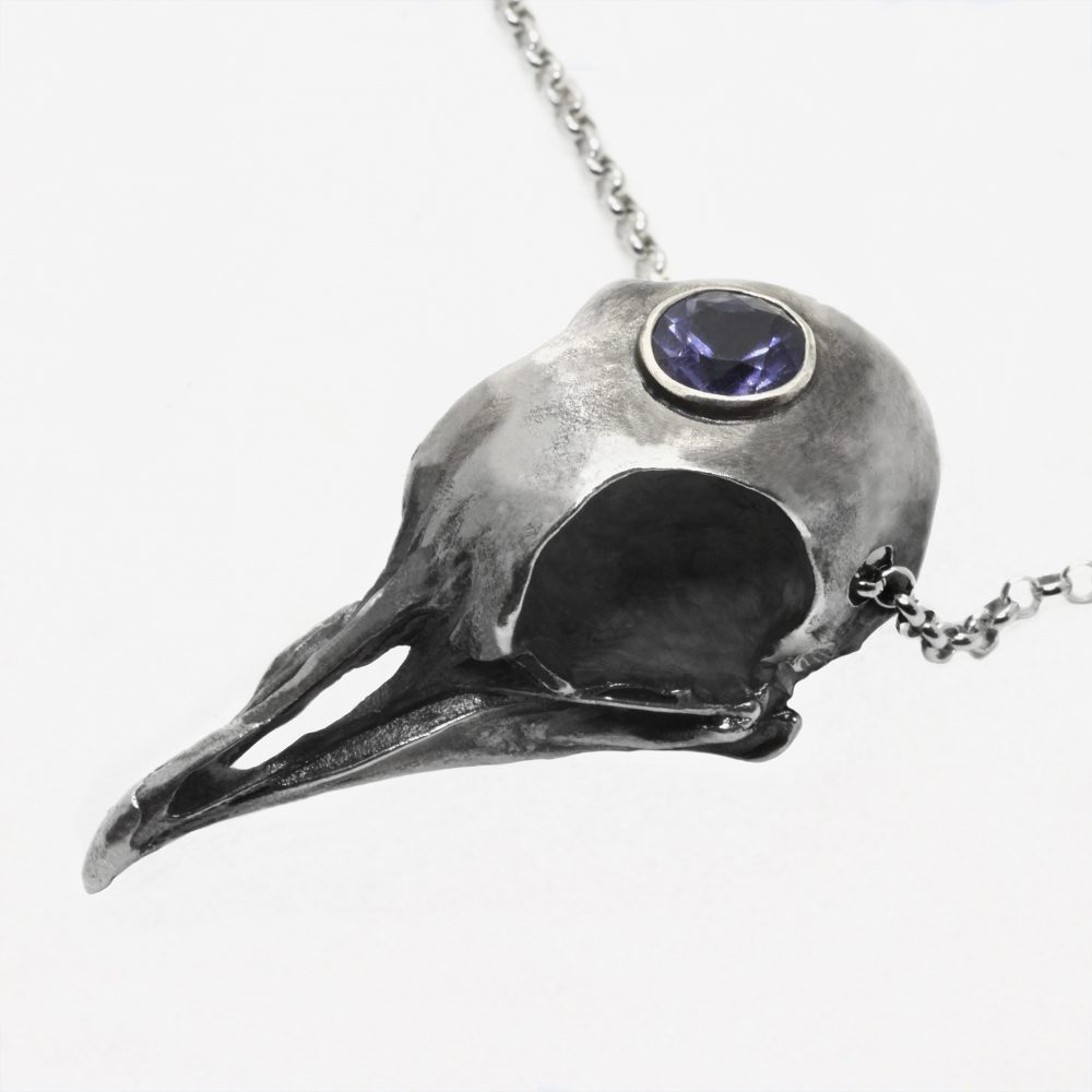 Crâne de pigeon et iolite, argent 925 recyclé